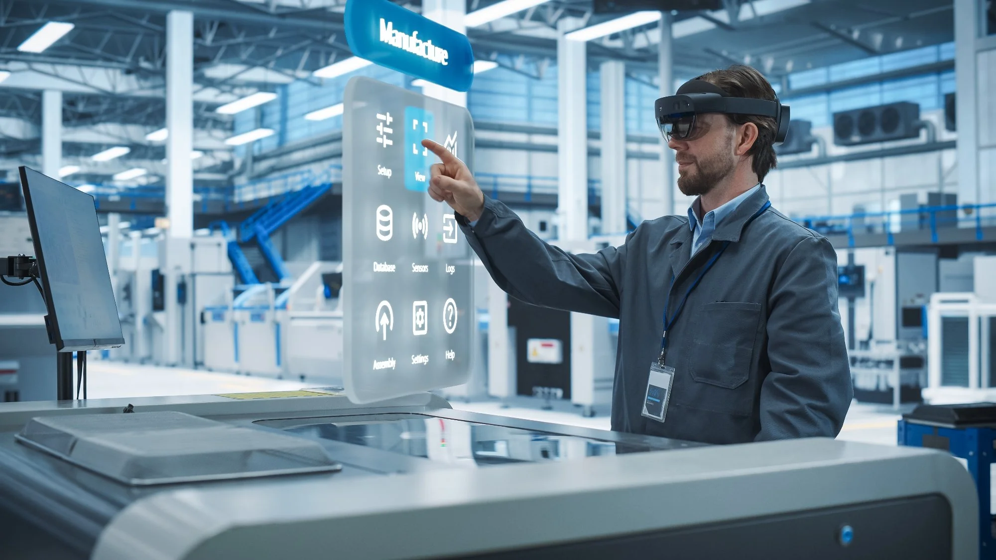 Ingenieur nutzt Augmented Reality Headset